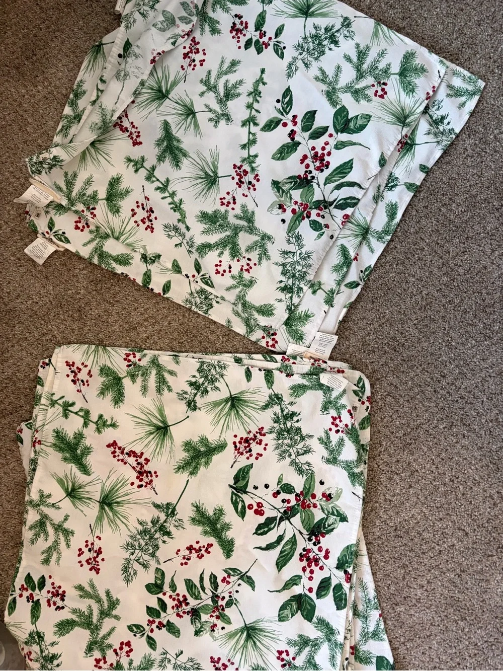 Holiday Pine & Berry Print placemat - White/Green/Red bundle